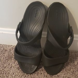 Crocs Women Sandal shoes Size 6 black  used